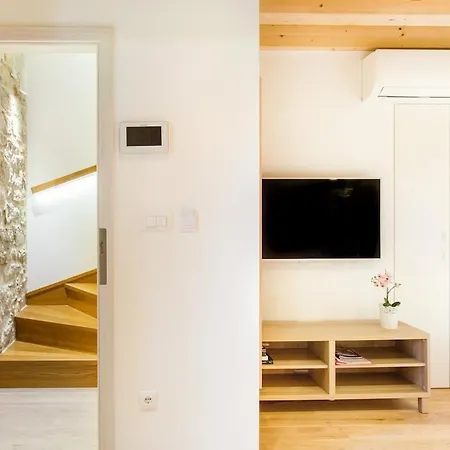 Apartment Explore The Historic Center From A Remodeled Split