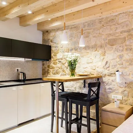 Explore The Historic Center From A Remodeled Σπλιτ