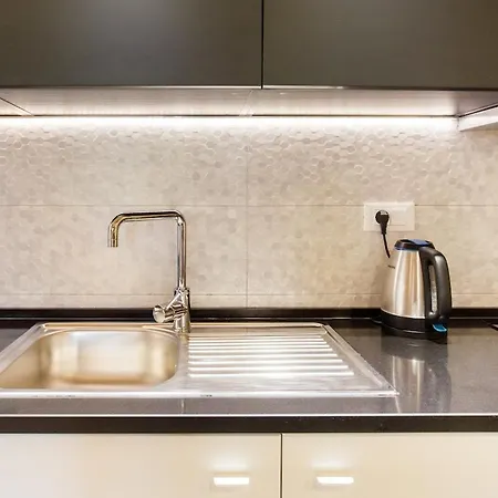 Explore The Historic Center From A Remodeled Apartman